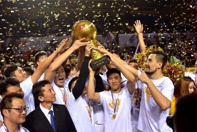 希勒：利物浦今夏得完成2-3笔重磅引援，他们应该追求拉扬